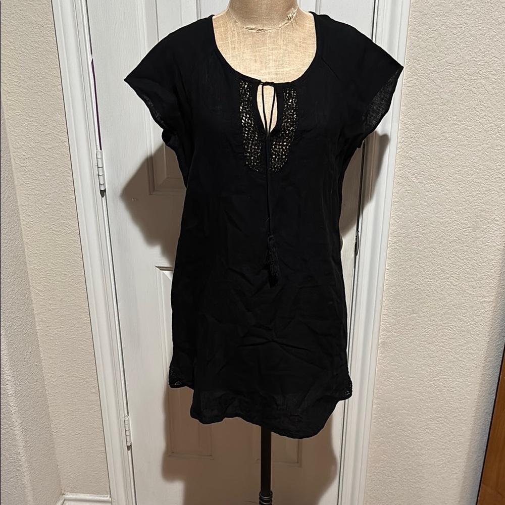 Soft Joie Black Tunic Top with Elegant Silhouette